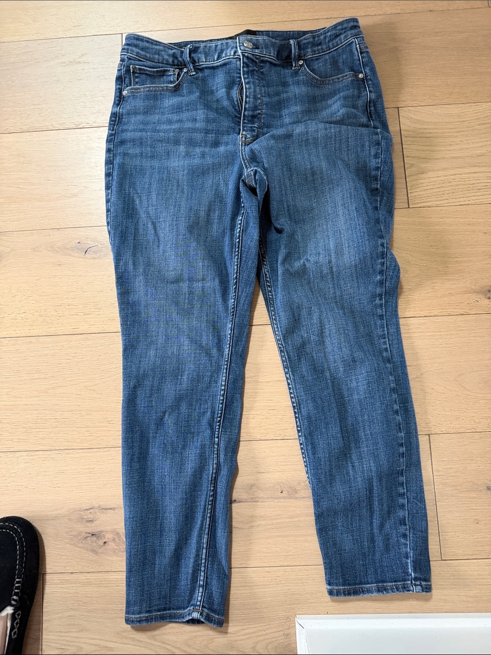 White House Black Market Women's Skinny Jeans in Blue Wash